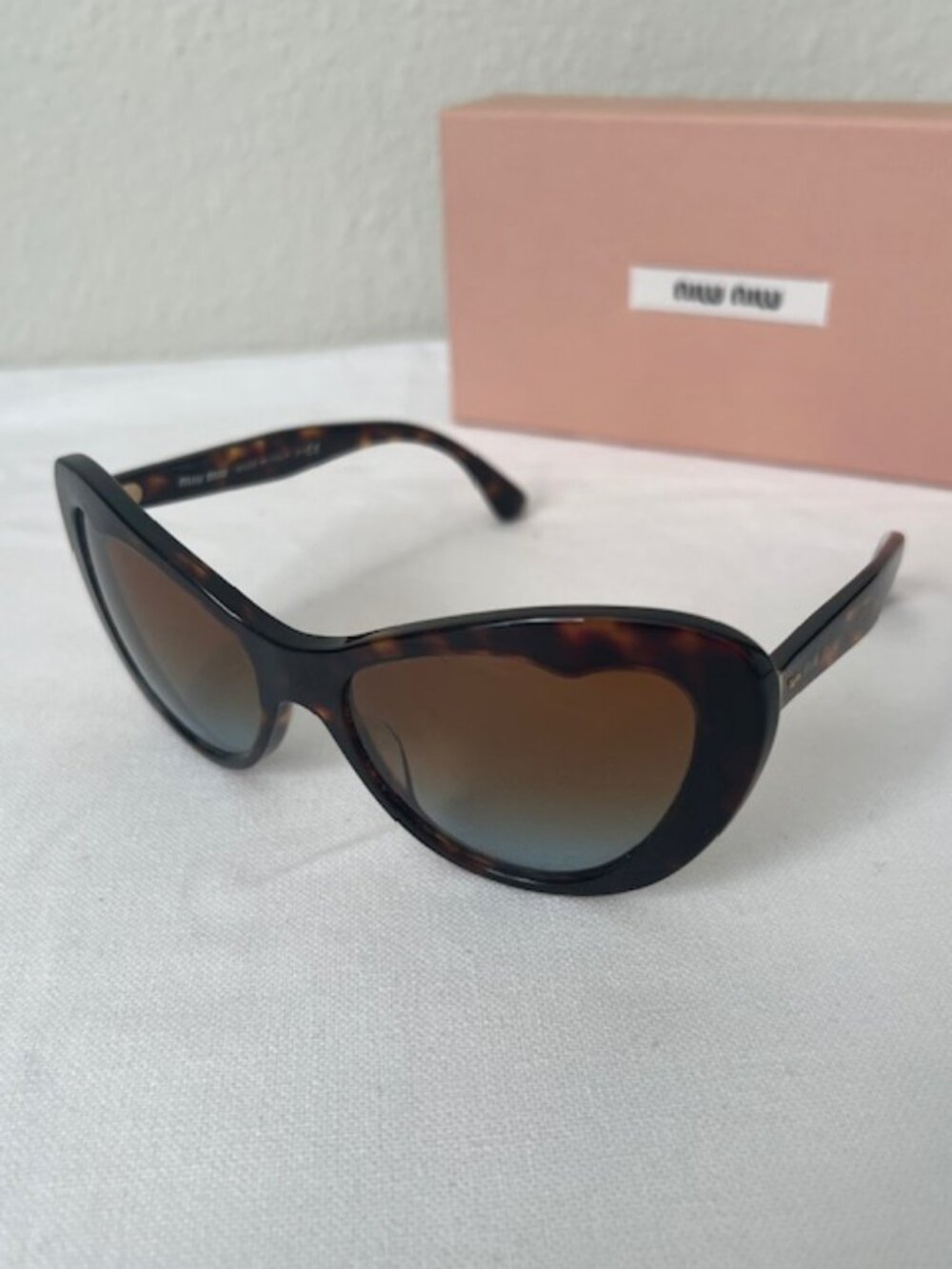 Miu Miu Eyewear cat-eye sunglasses